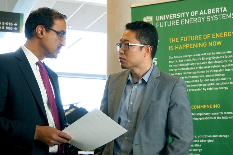 Minister of Infrastructure and Communities Amarjeet Sohi with Professor Ryan Li